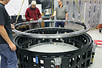 Установка подшипников Kaydon в спектрометр для космического телескопа